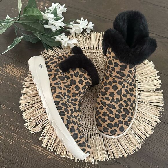 Skechers Women's On the Go Joy Snow Kitty Animal Print Ankle Boots Faux Fur sz 9 - Picture 1 of 7